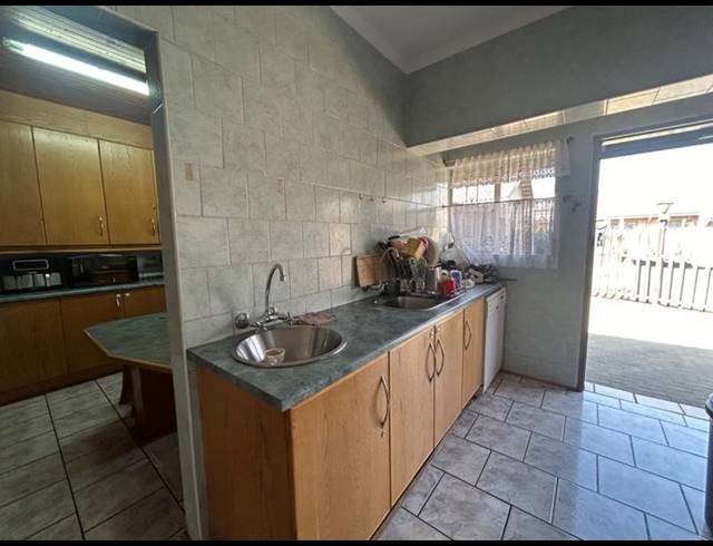 3 BEDROOM HOUSE FOR SALE IN VANDERBIJLPARK SE 6